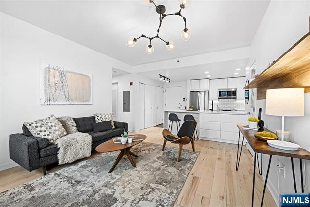 149 Essex Street 5T - Photo 2
