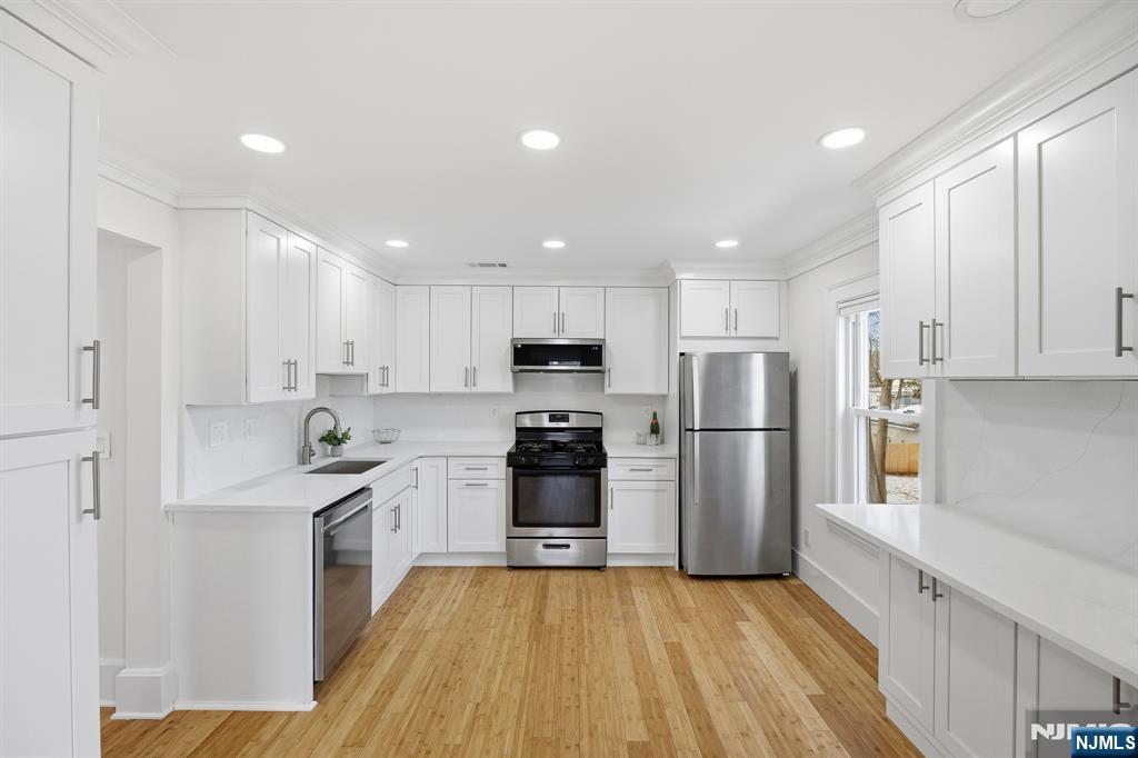 136 7th Avenue 2nd Fl - Photo 1