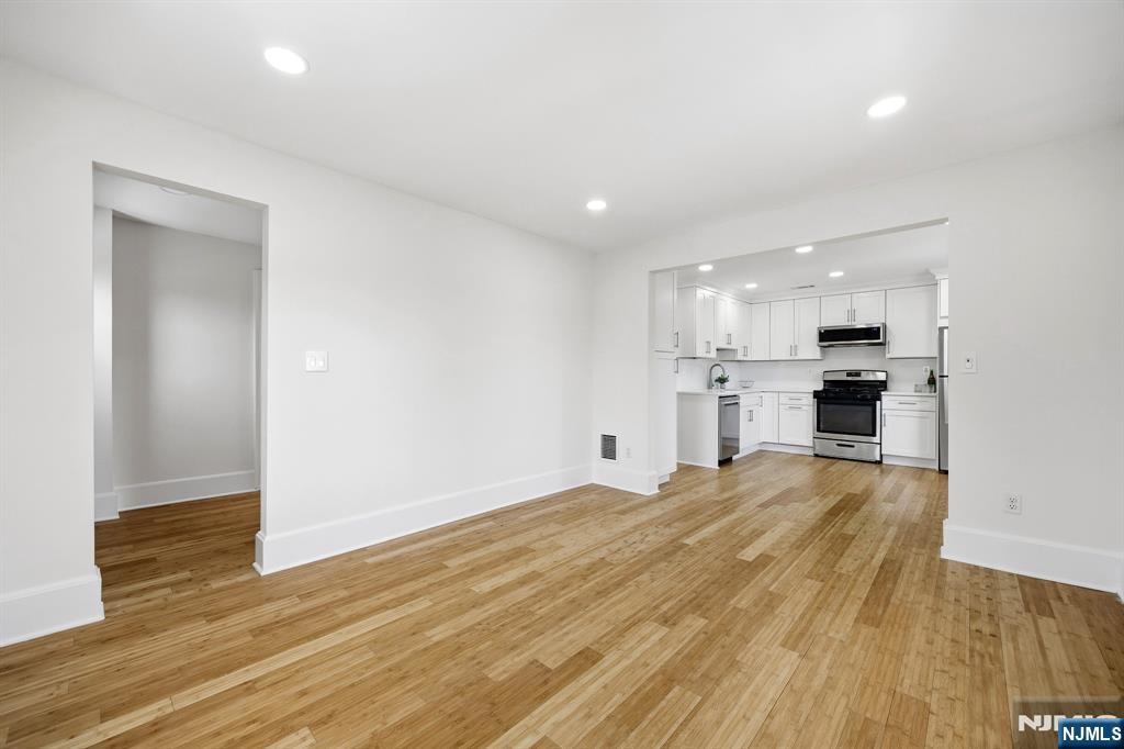 136 7th Avenue 2nd Fl - Photo 2