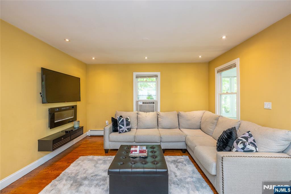 160 Mt Vernon St, Ridgefield Park, NJ 07660
