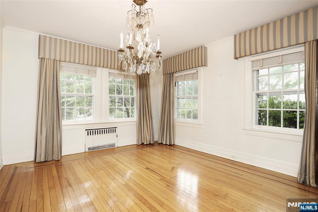 153 Glenwood Ave, Leonia, NJ 07605