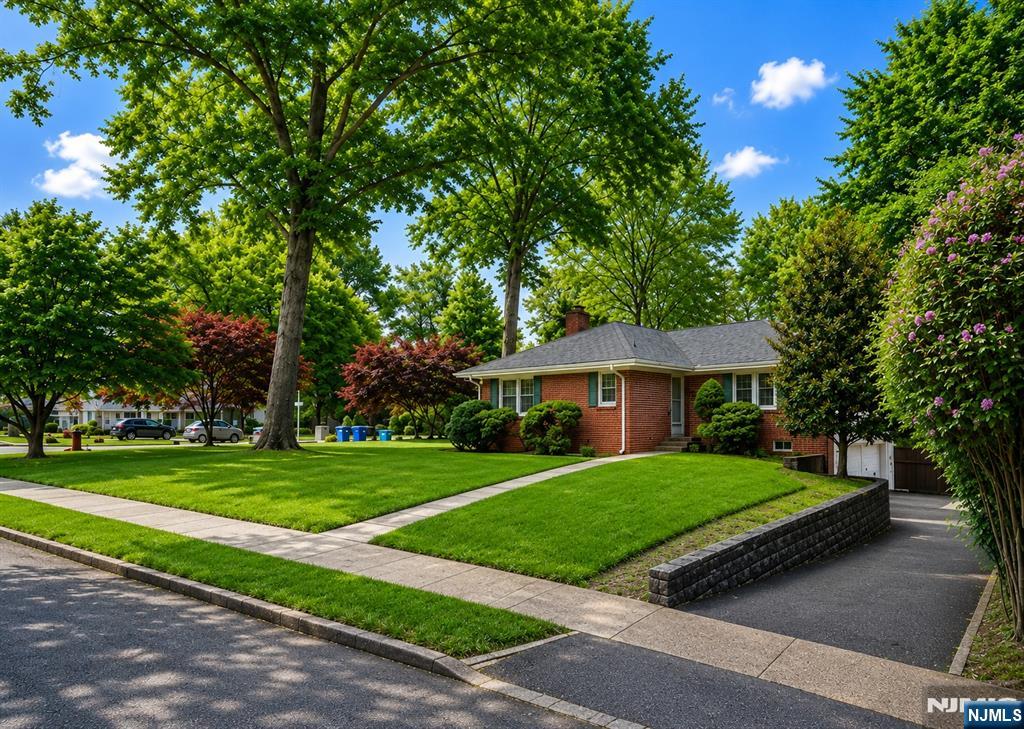 204 Kensington Avenue - Photo 1