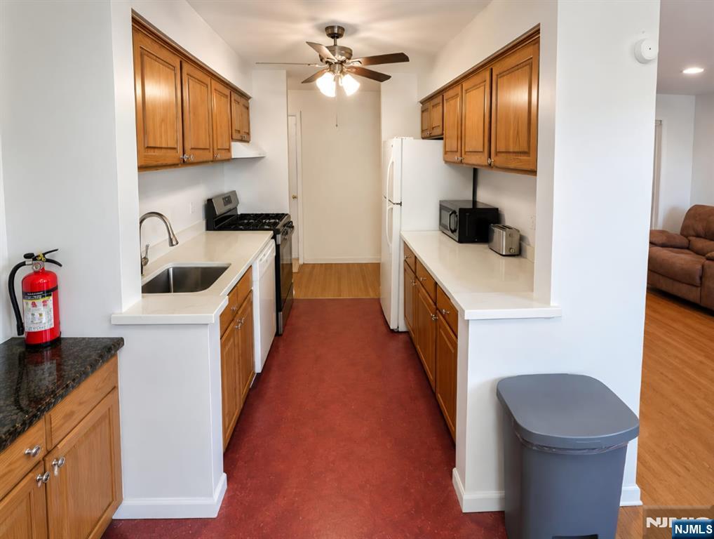 605 Grove Street E4 - Photo 2