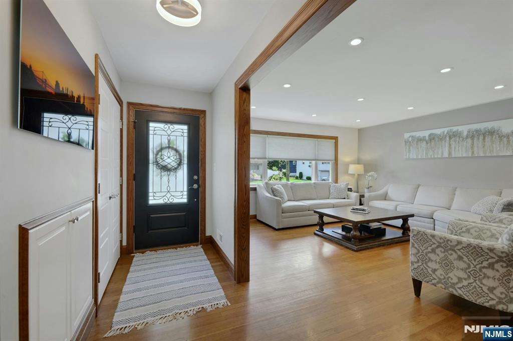 15-10 Mandon Pl, Fair Lawn, NJ 07410