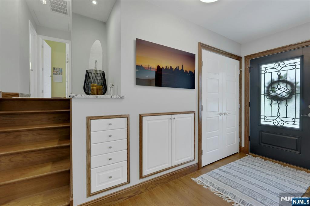 15-10 Mandon Pl, Fair Lawn, NJ 07410