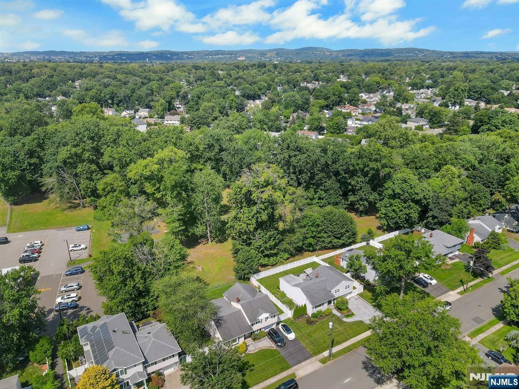 15-10 Mandon Pl, Fair Lawn, NJ 07410