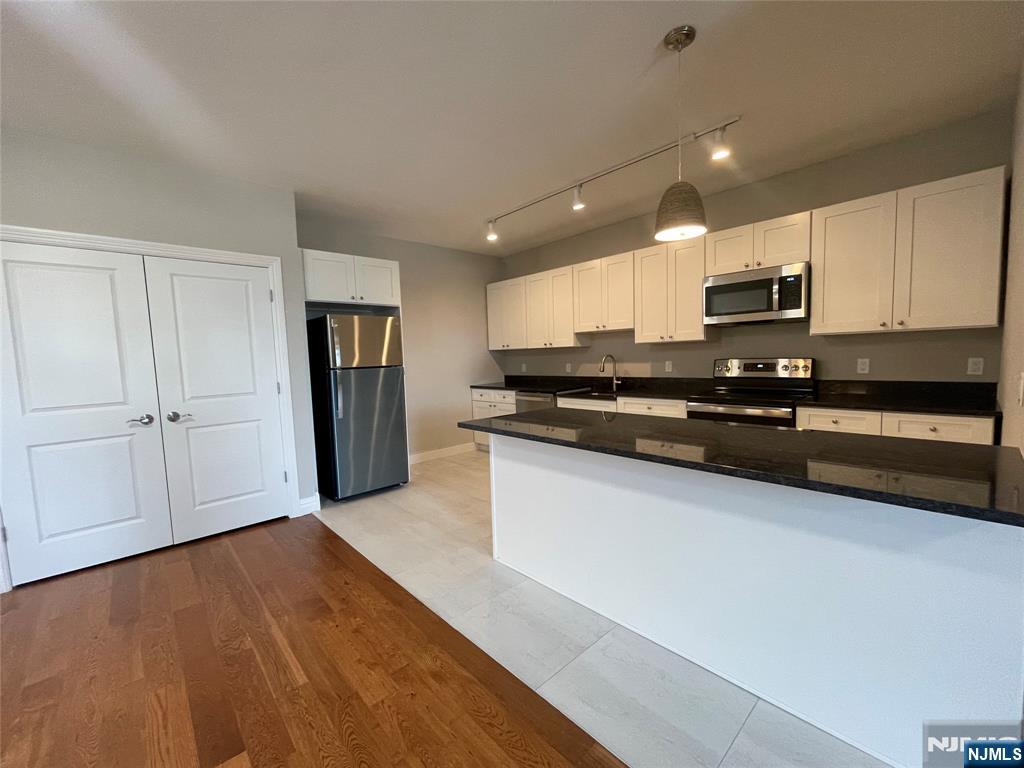 116 Essex Street 202 - Photo 4