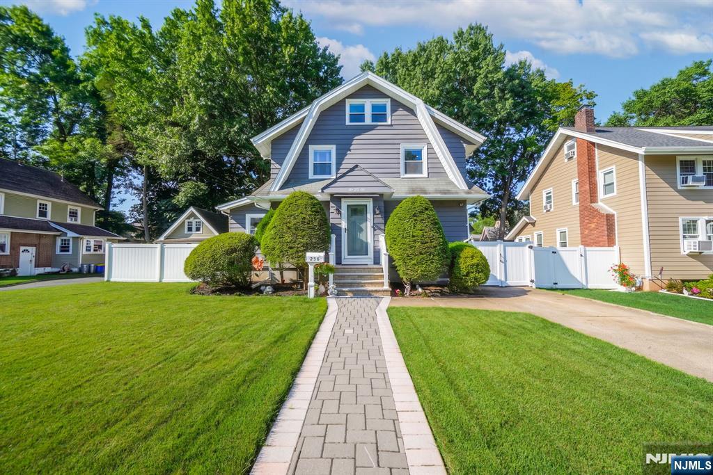 256 Van Buren Avenue - Photo 1
