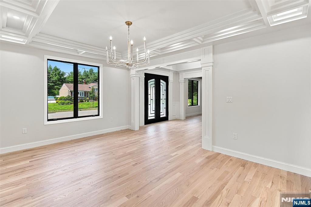 295 Georgian Drive — photo 7