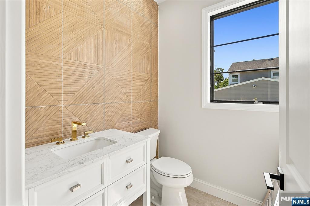 295 Georgian Drive — photo 8