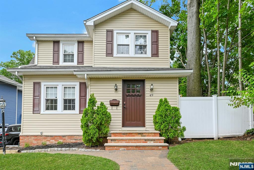 49 Washington Ave, River Edge, NJ 07661