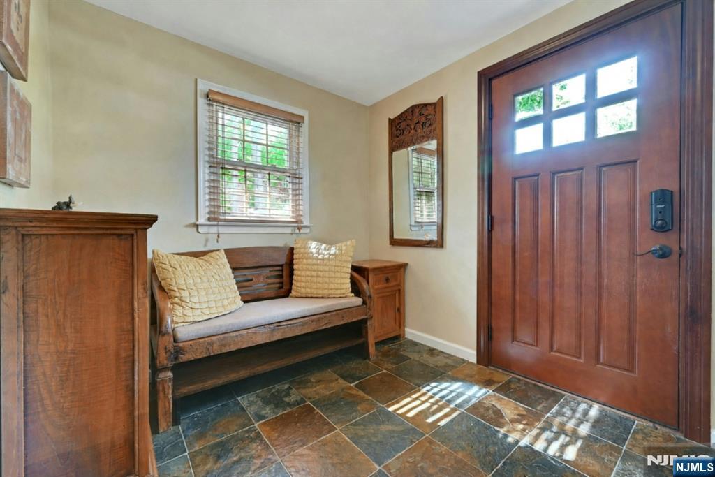 49 Washington Ave, River Edge, NJ 07661