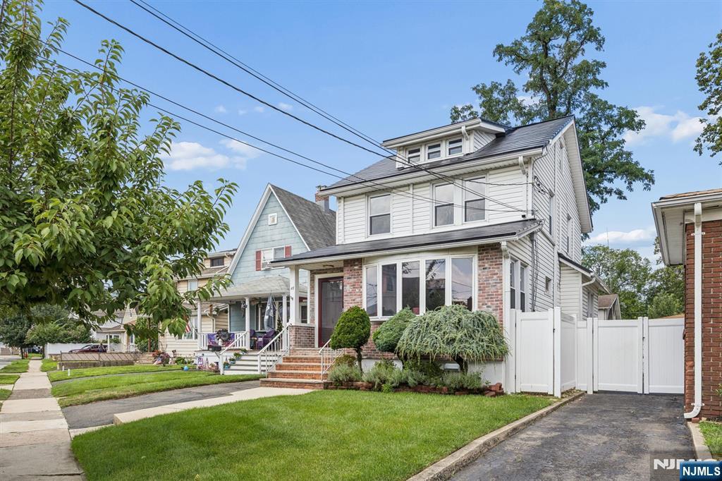 47 Kearney St, Lyndhurst, NJ 07071