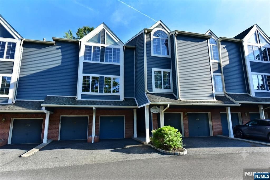 206 Cambridge Drive - Photo 1