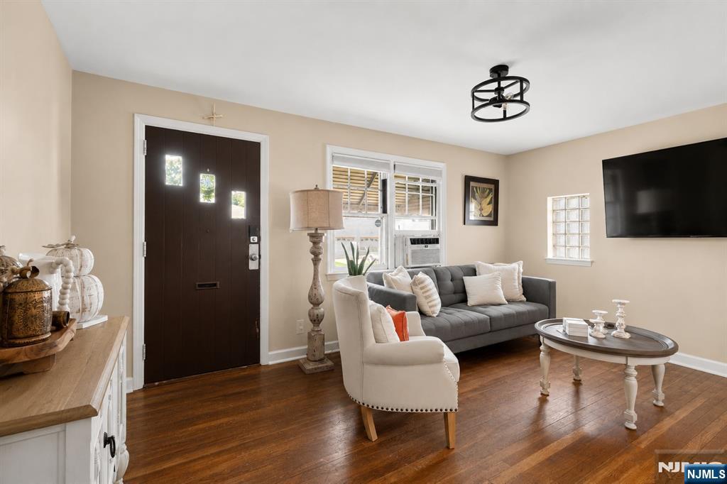 76 Niehaus Ave, Little Ferry, NJ 07643