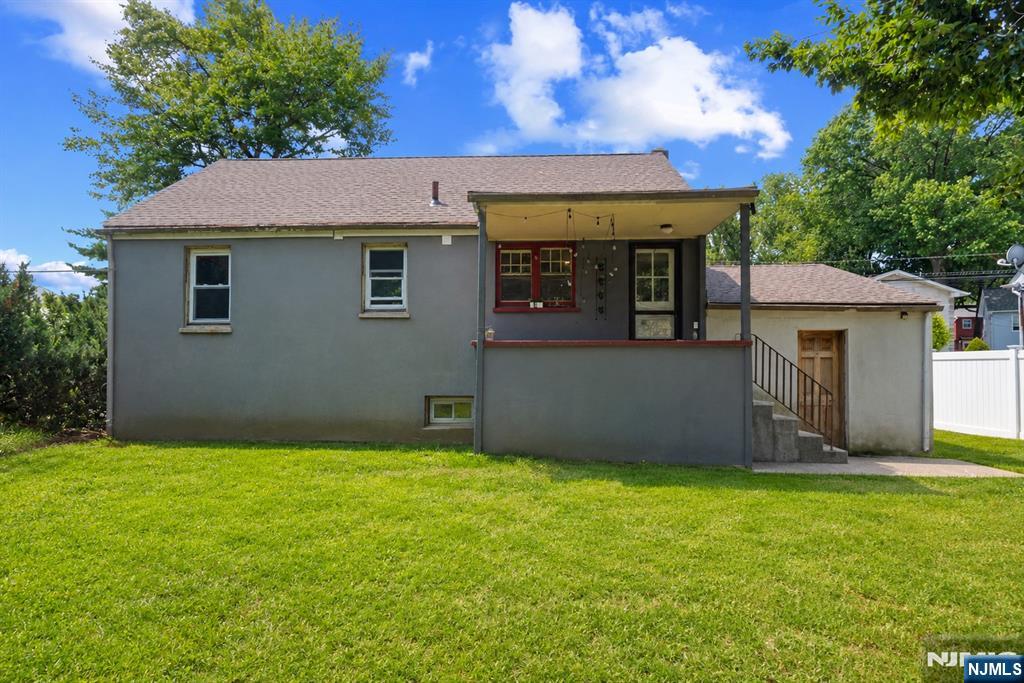 76 Niehaus Ave, Little Ferry, NJ 07643