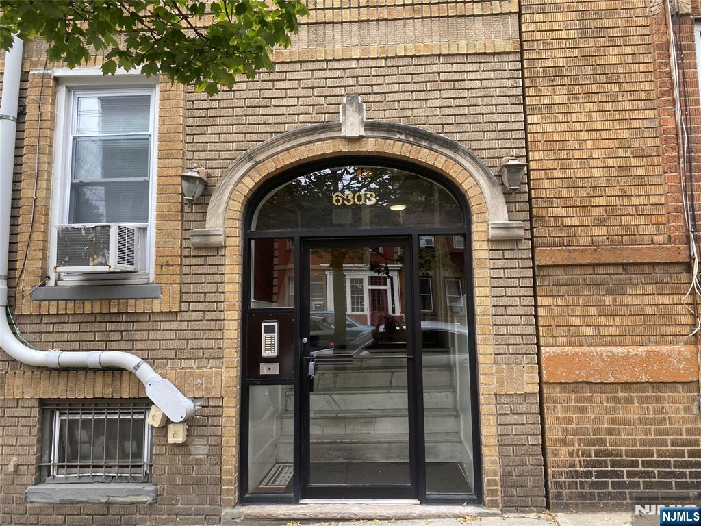 6303 Broadway 6 - Photo 4