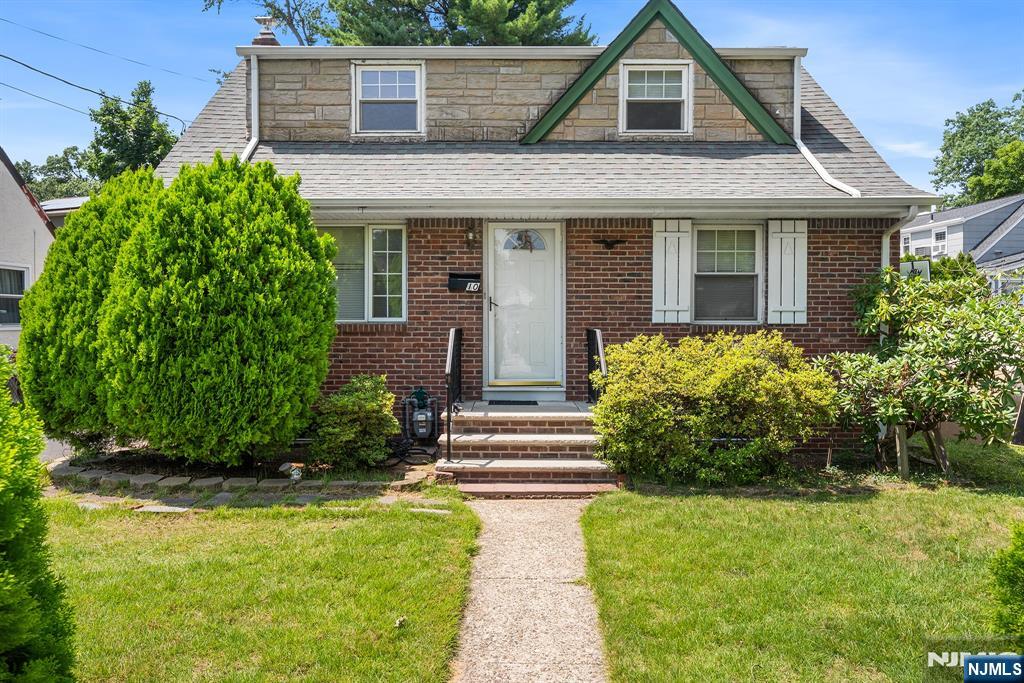 10 Greenwich St, Bergenfield, NJ 07621