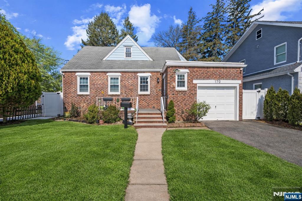 170 Clinton Ave, New Milford, NJ 07646