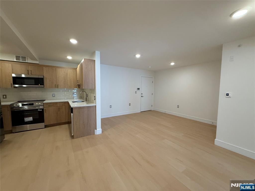627 Valley Road E - Photo 1