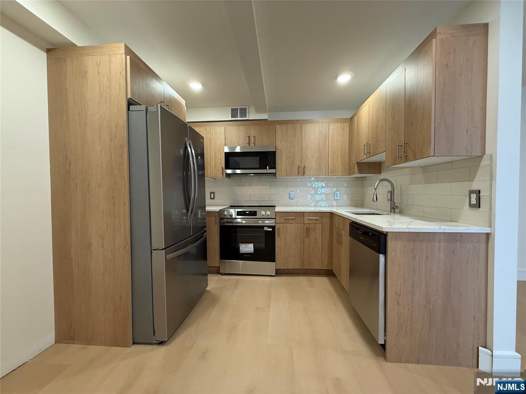 627 Valley Road E - Photo 2