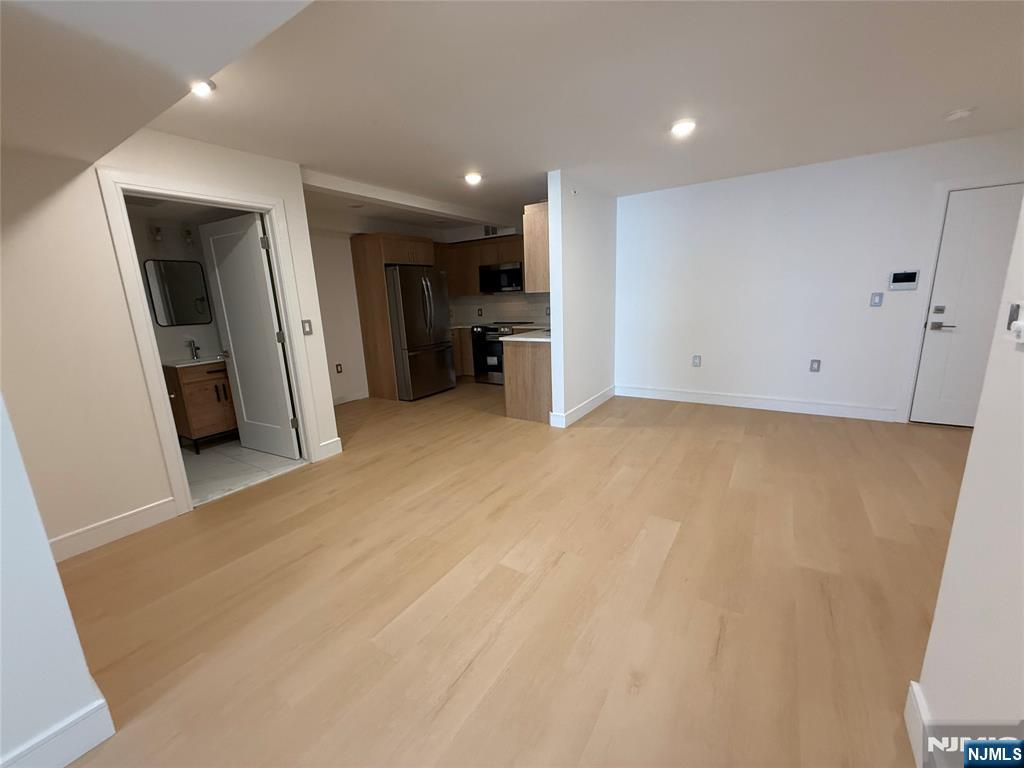 627 Valley Road E - Photo 4