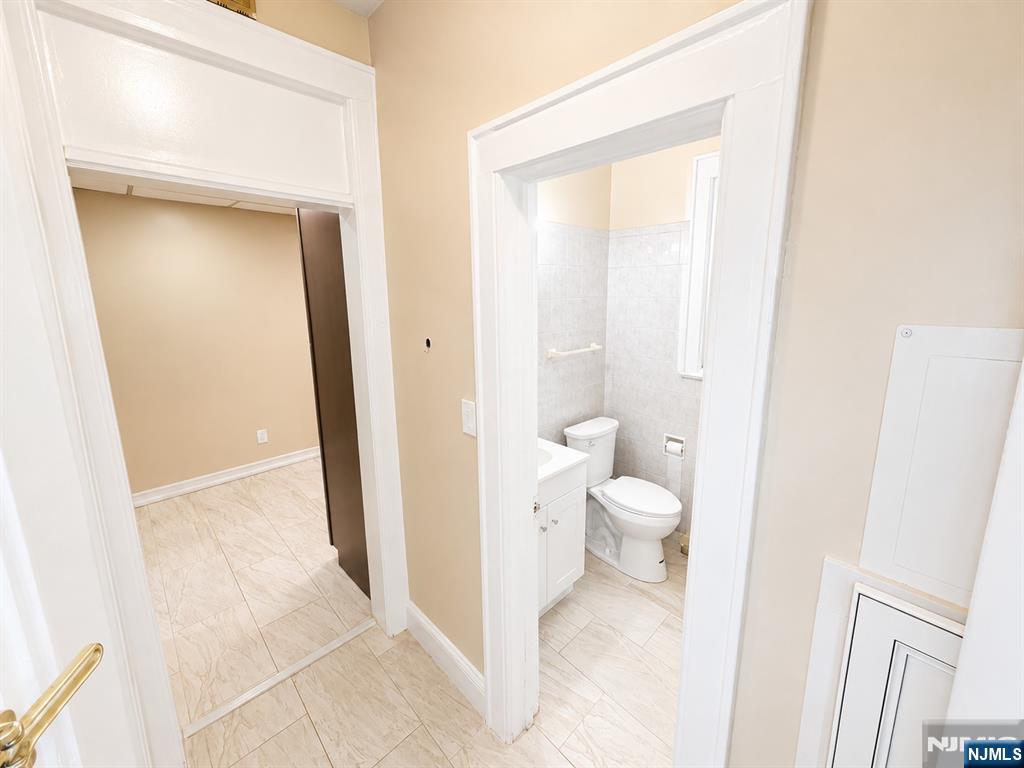 246 Walker Street 3 - Photo 5