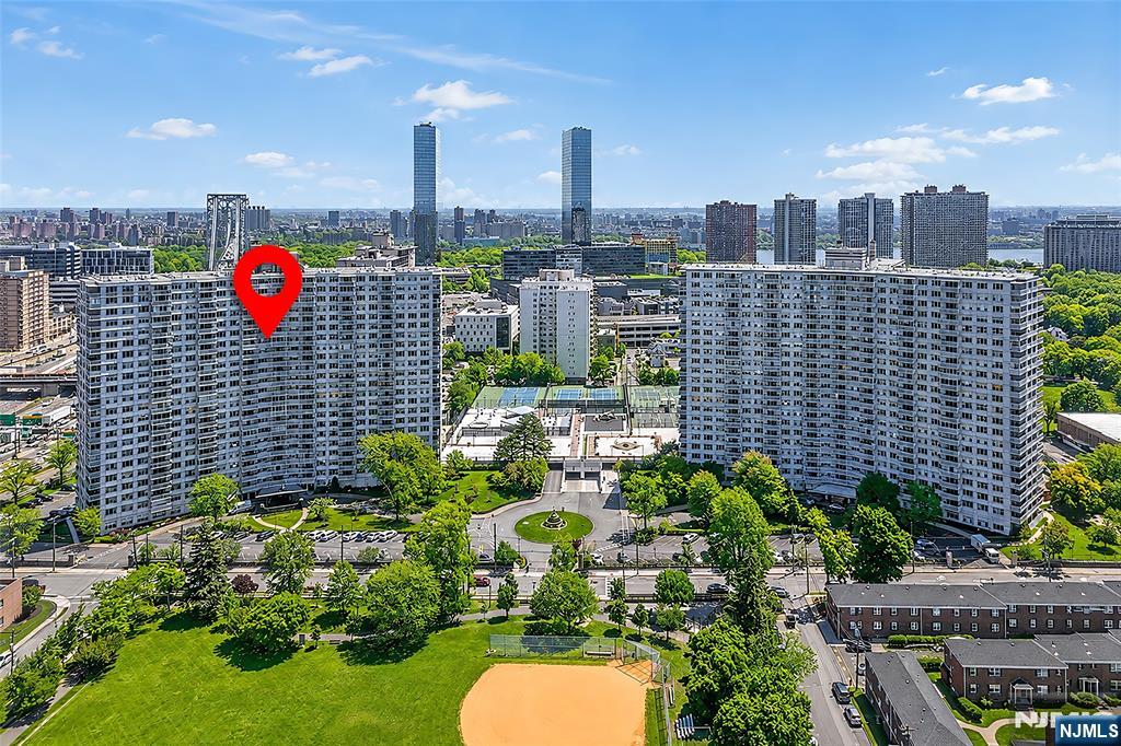 2100 Linwood 17C - Photo 1