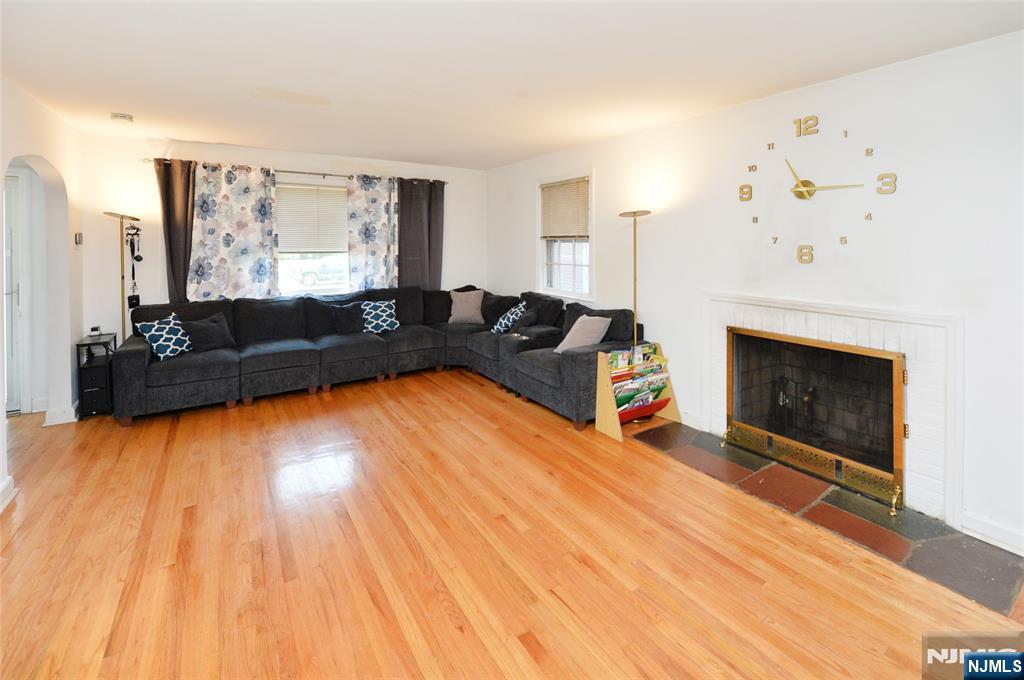 968-972 Byron Avenue - Photo 2