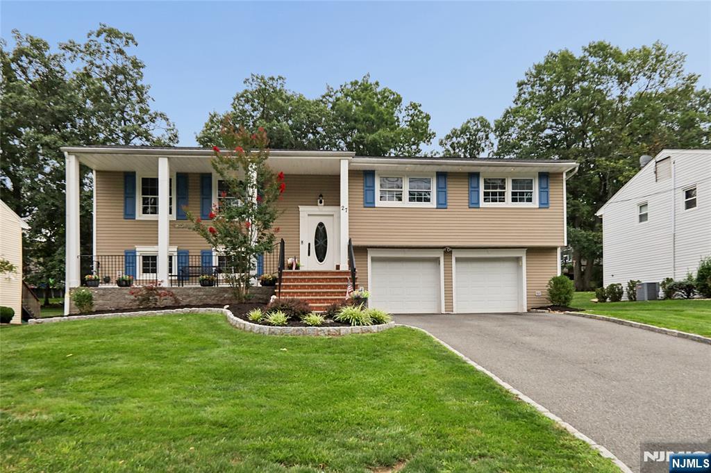 27 Colonial Woods Drive