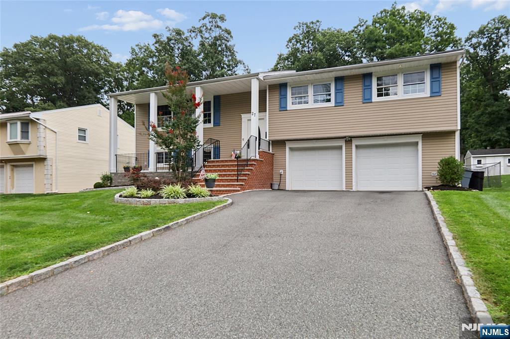 27 Colonial Woods Drive