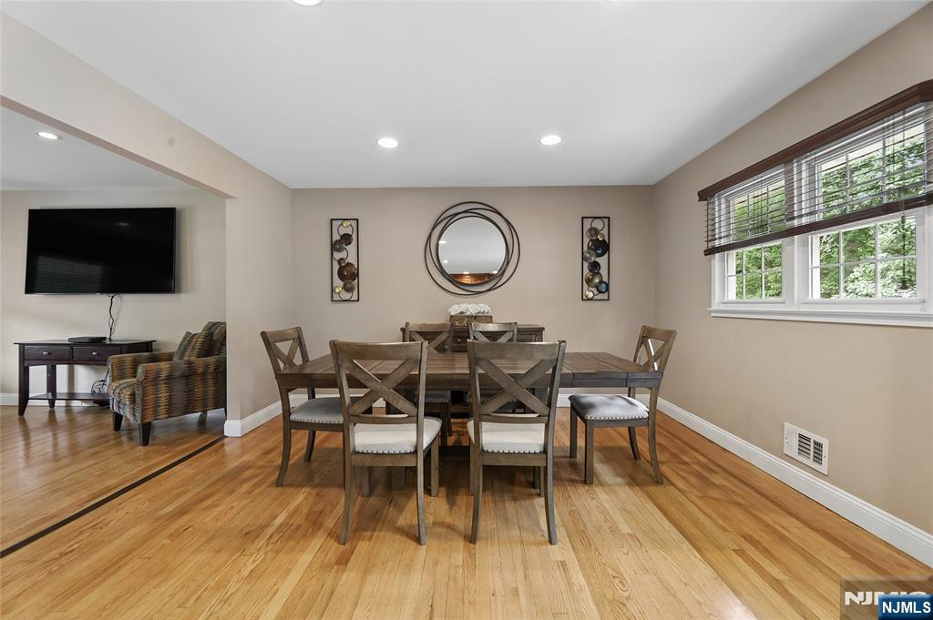 27 Colonial Woods Drive