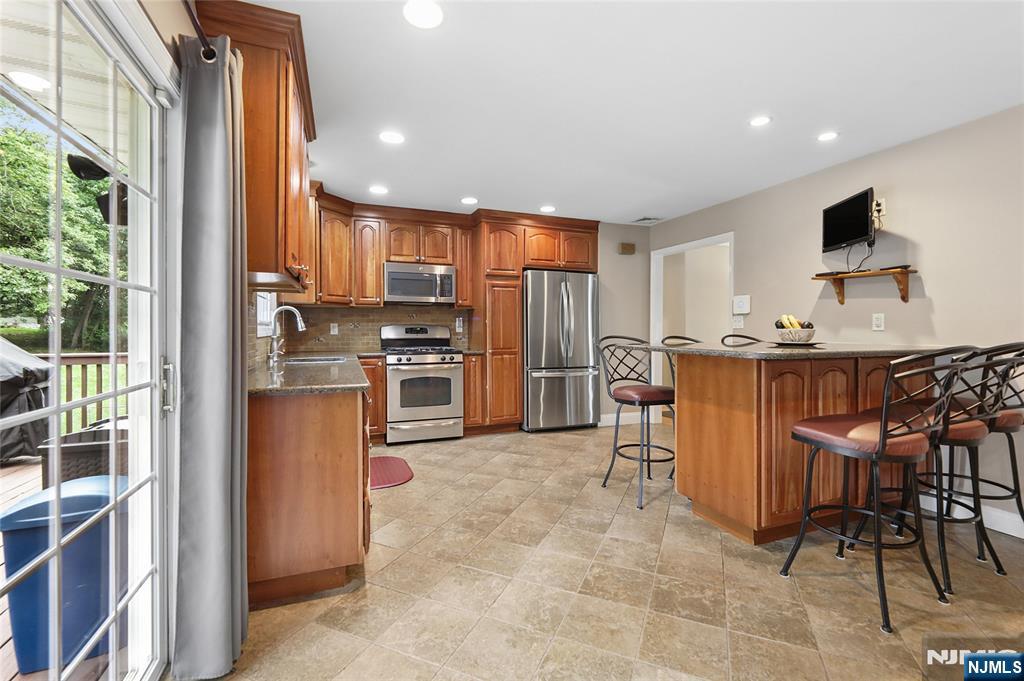 27 Colonial Woods Drive