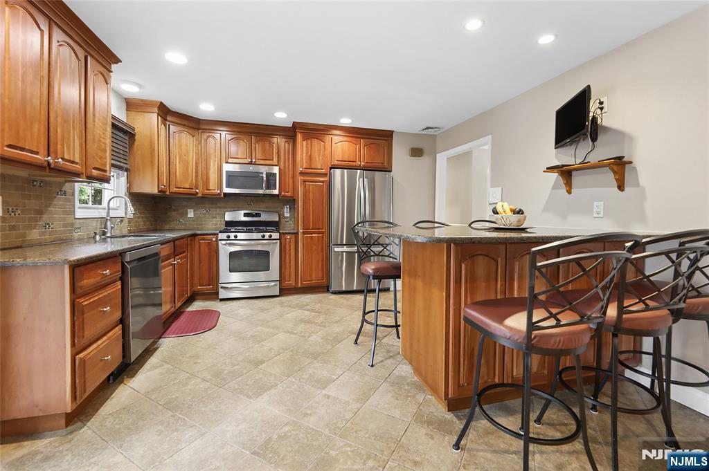 27 Colonial Woods Drive