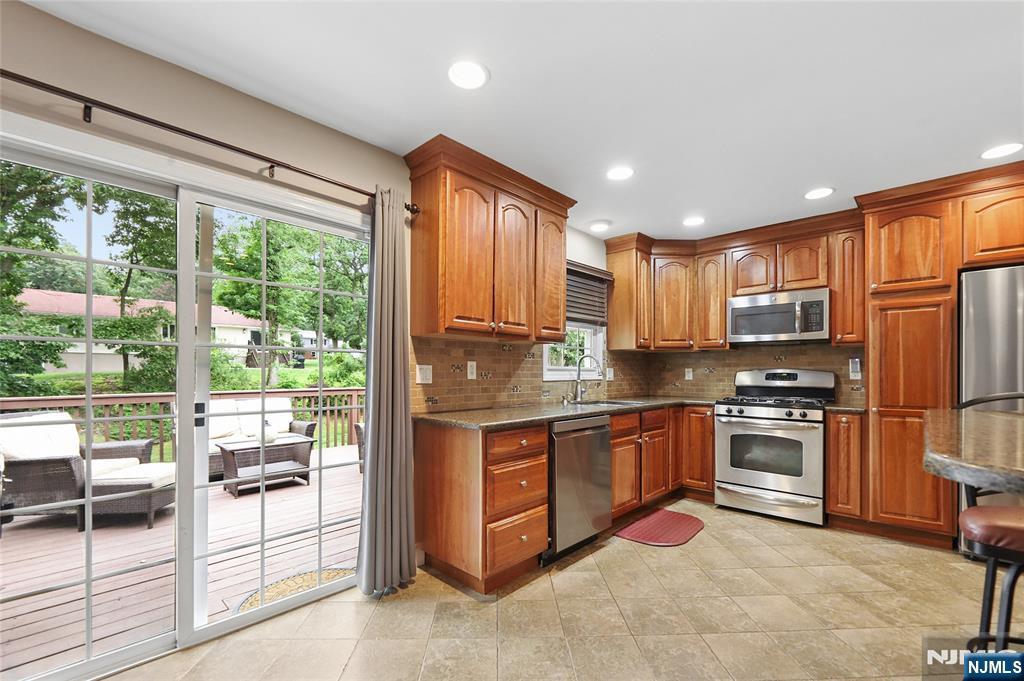 27 Colonial Woods Drive