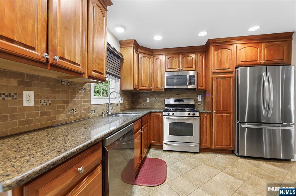 27 Colonial Woods Drive