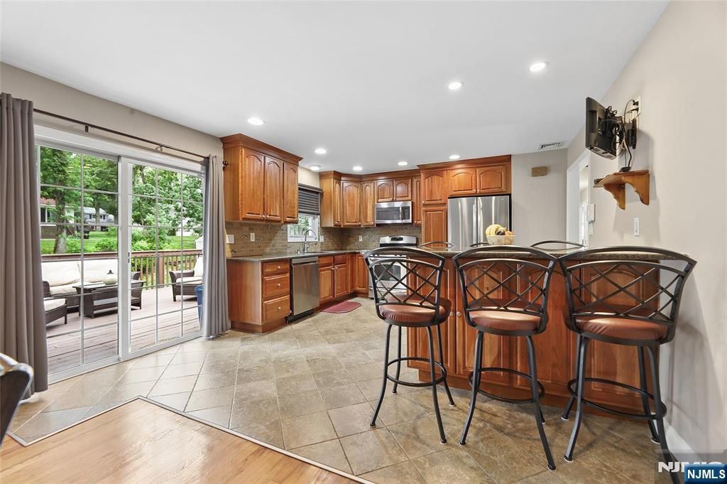 27 Colonial Woods Drive