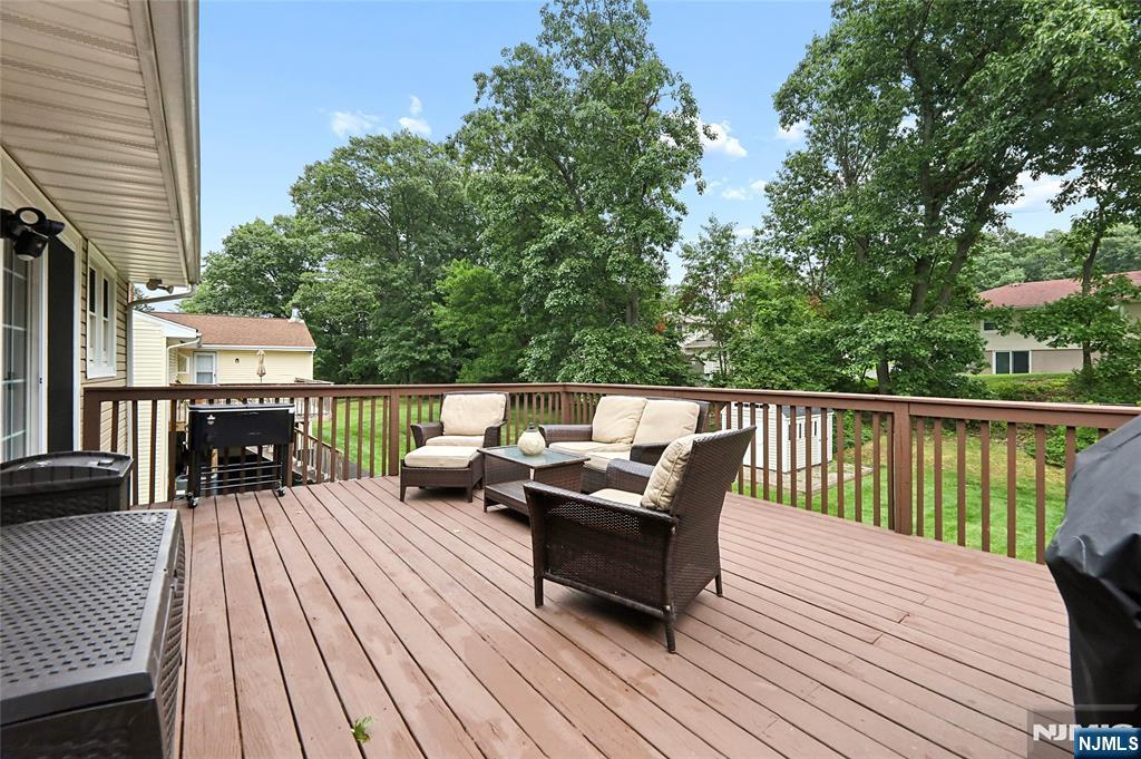 27 Colonial Woods Drive