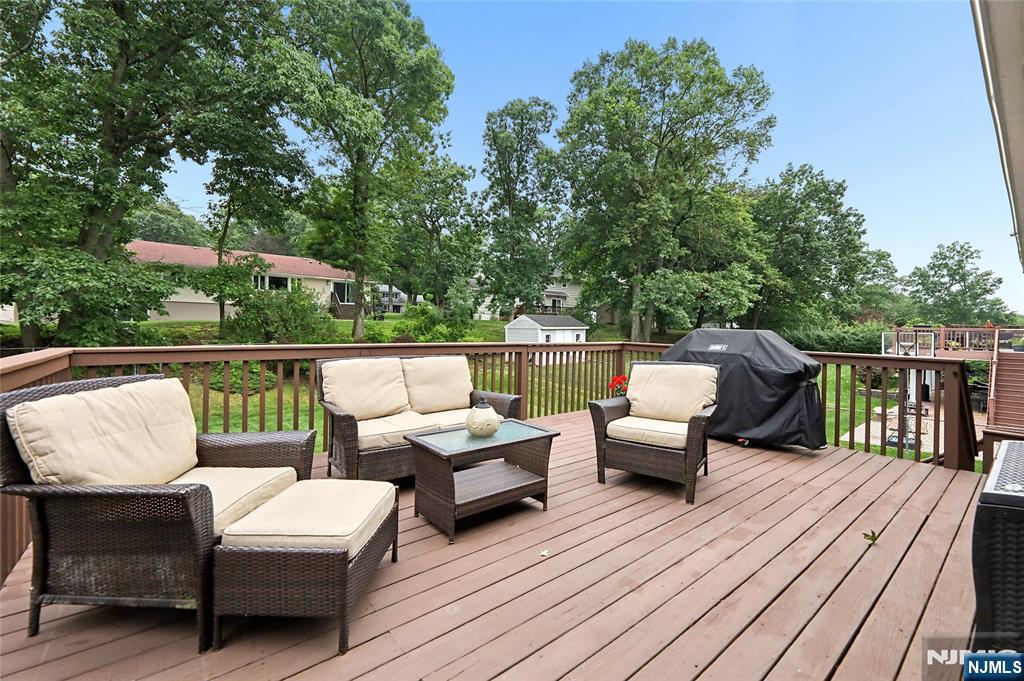 27 Colonial Woods Drive