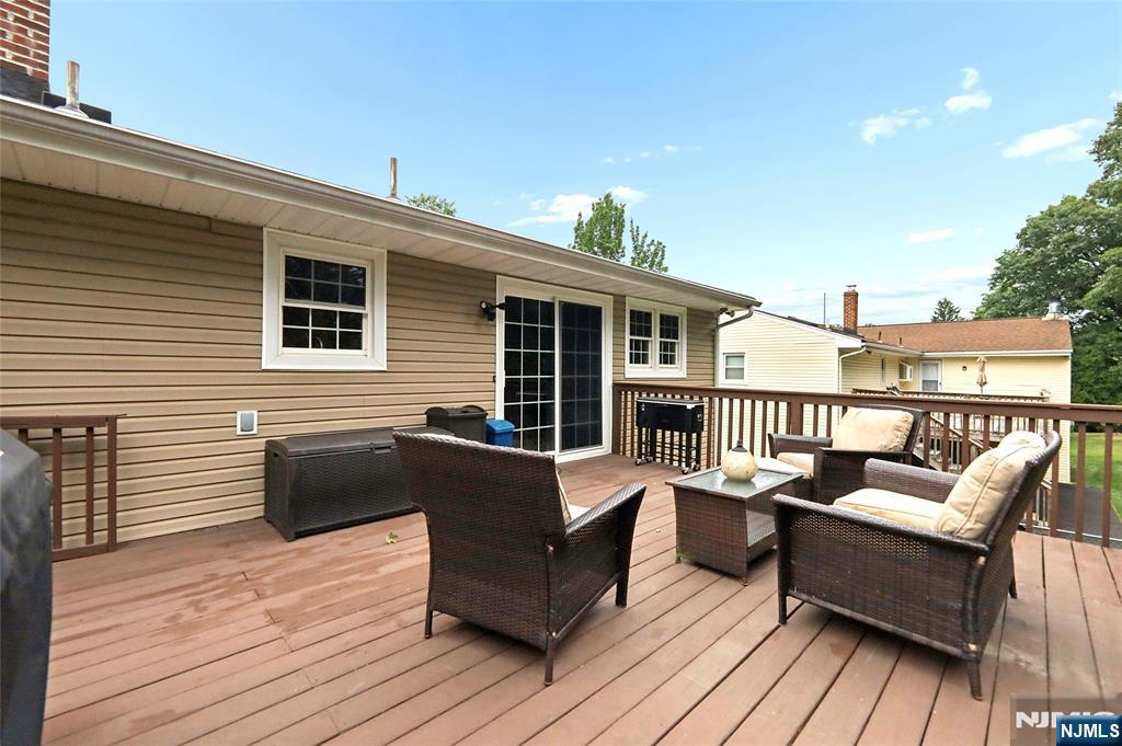 27 Colonial Woods Drive