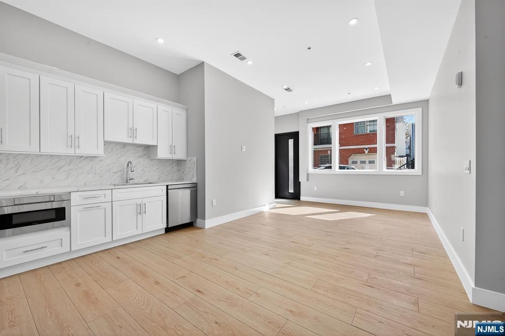 126 De Kalb Avenue #A