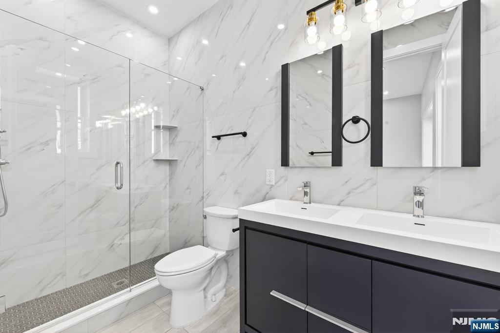 126 De Kalb Avenue #A