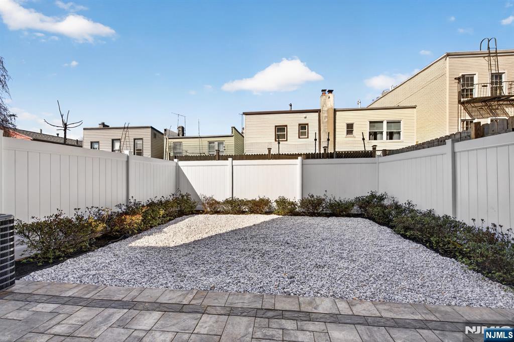 126 De Kalb Avenue #A