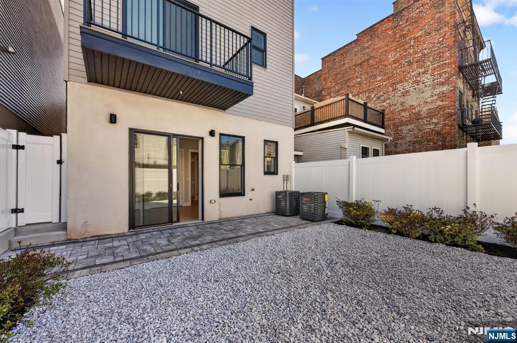 126 De Kalb Avenue #A