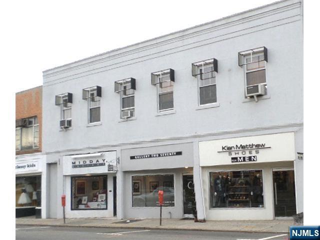 10 N Dean Street - Photo 1