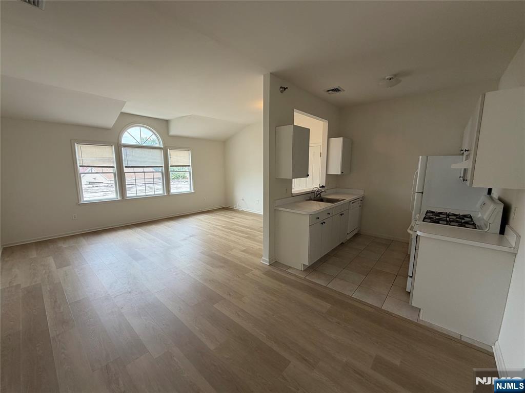 33 Prospect Street 10 - Photo 3