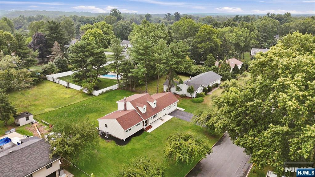 628 Lamanna Dr, River Vale, NJ 07675