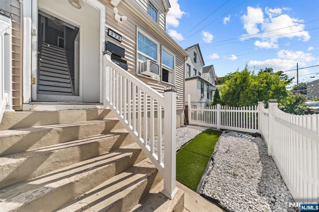373 Oak Street - Photo 3