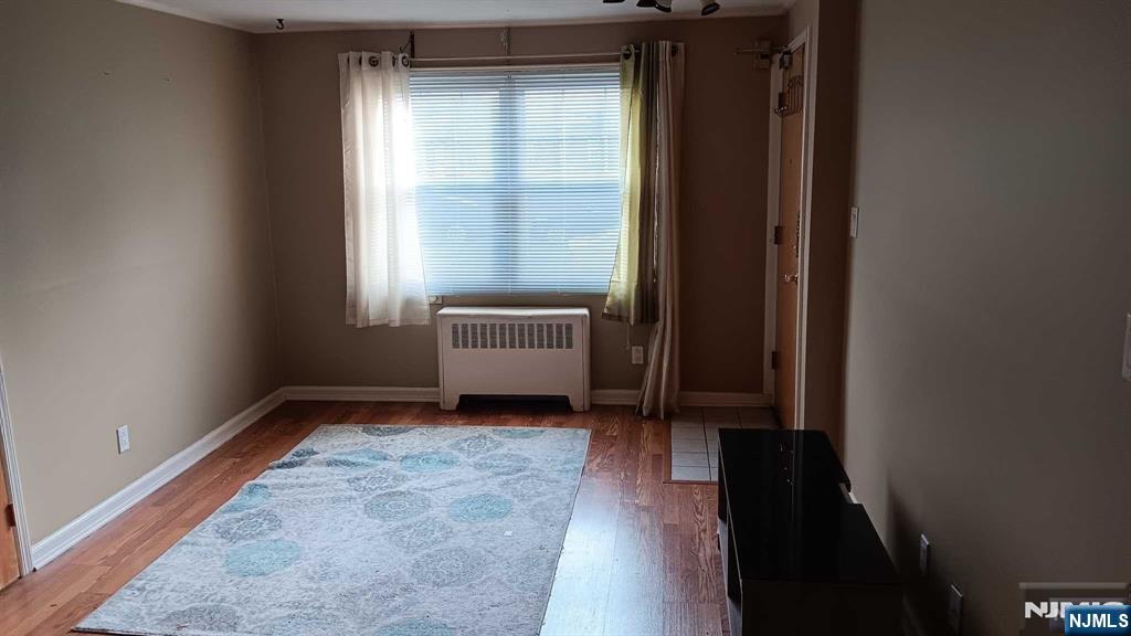 112 A Hastings Avenue - Photo 2