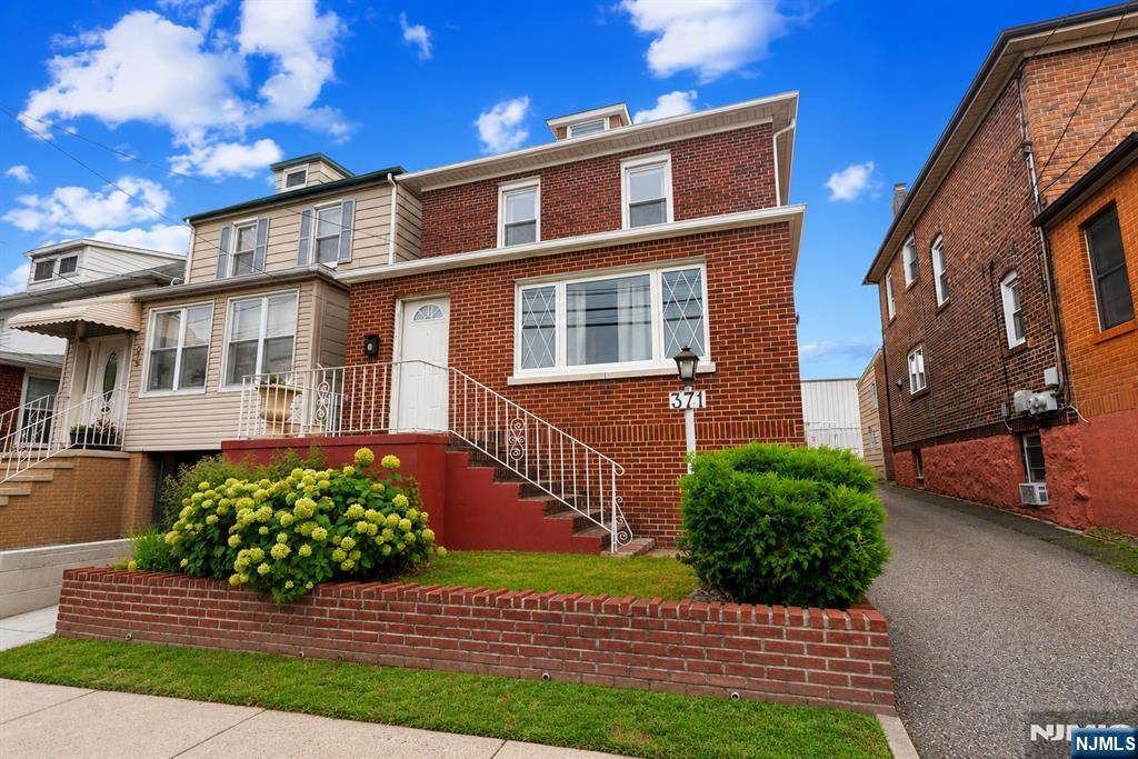371 Park Ave, Fairview, NJ 07022